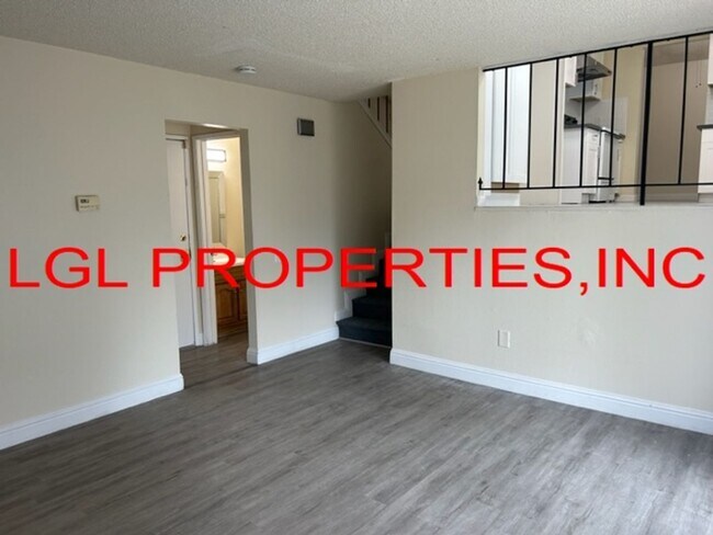 Building Photo - 1470 Pebblewood Dr