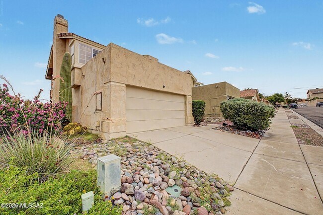 Building Photo - 11525 N Eagle Peak Dr