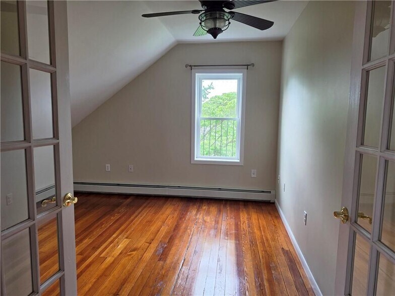 Building Photo - 40 E Barrows St