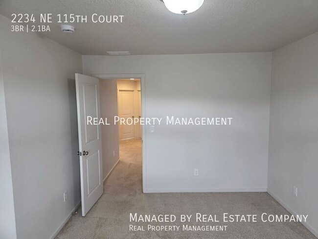 Building Photo - 2234 NE 115th Ct