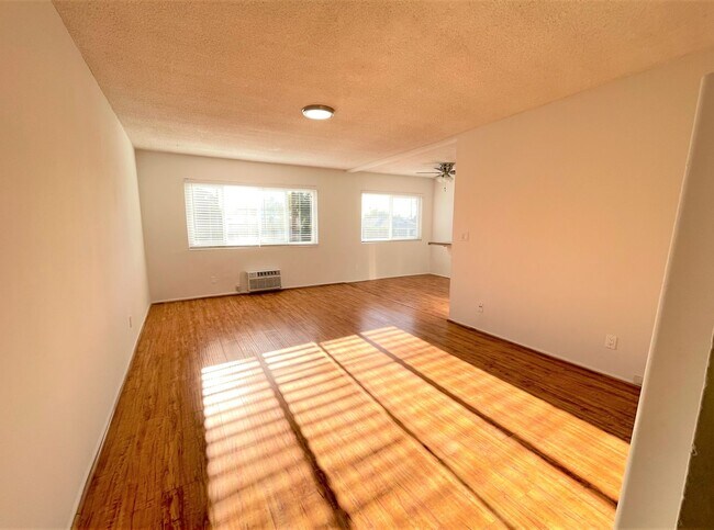 Interior Photo - 5715 Vineland Ave
