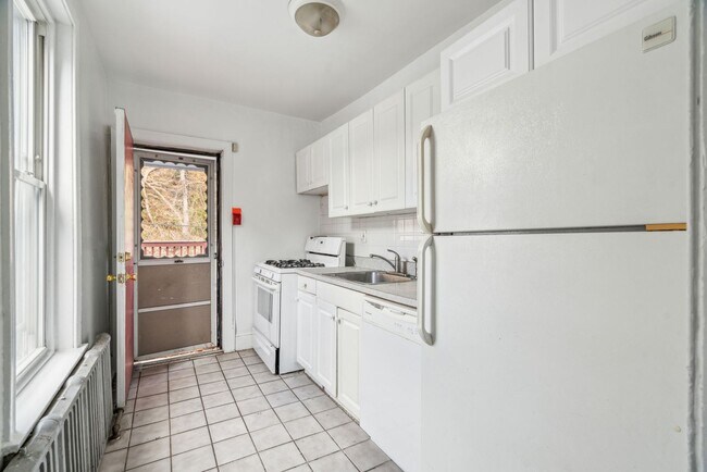 Building Photo - 4159 Ridge Ave