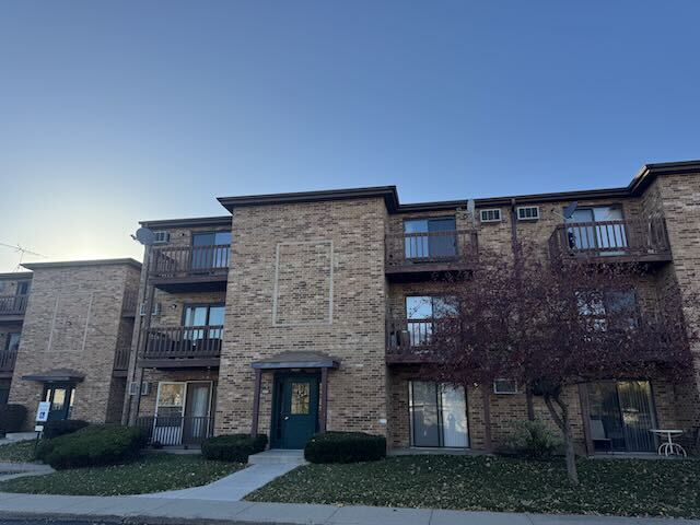 Building Photo - 1324 N Geneva Dr