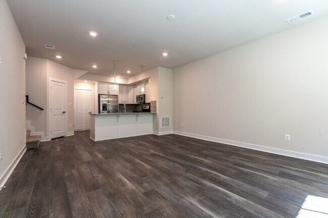 Building Photo - Elegant Townhome Living Near Herndon Conveniences