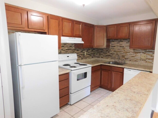 Building Photo - 1209 Logan Rd