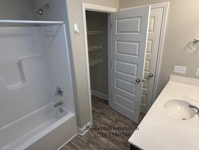 Building Photo - 506 Labrador Dr