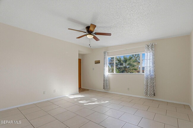 Building Photo - 1105 N Clark Dr