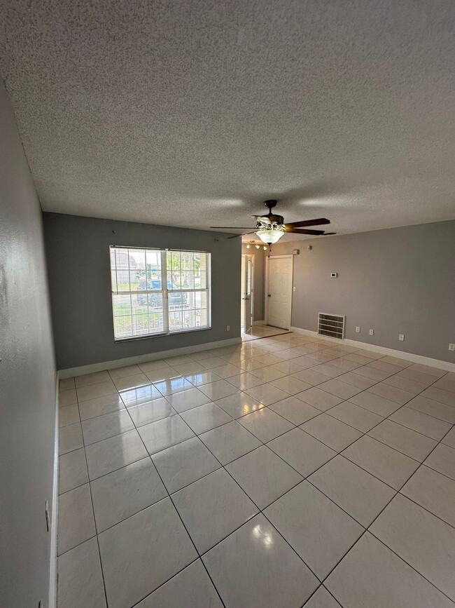 Building Photo - 127 Belvoir Dr