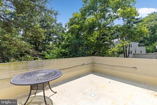 Building Photo - 702 S Arlington Mill Dr