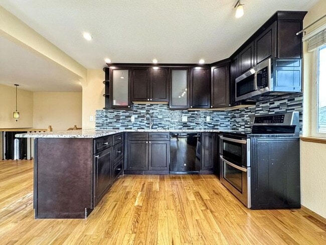 Building Photo - Spacious 4-Bedroom Home with Modern Amenit...