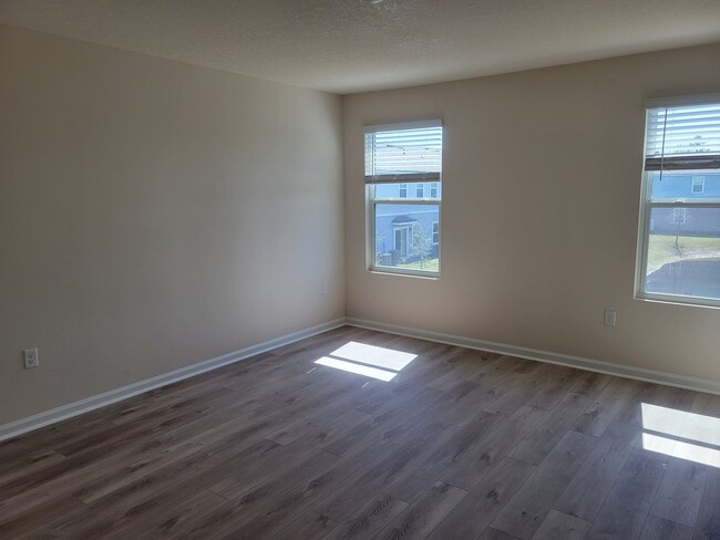 Building Photo - New beautiful Three bedroom Two and a half...