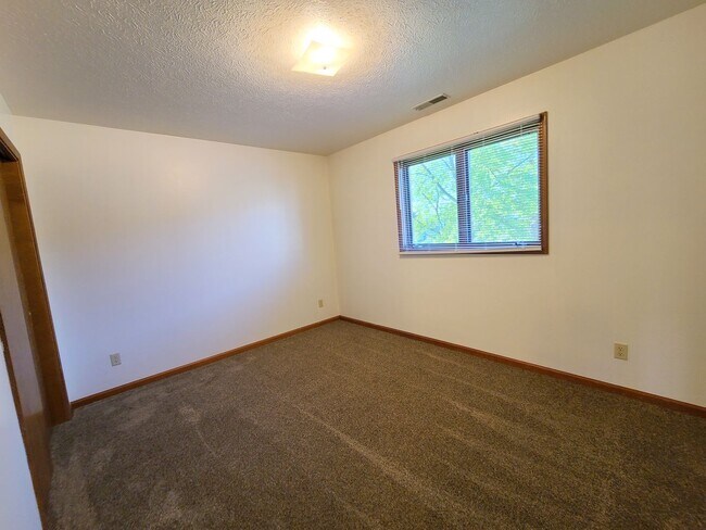 Building Photo - 209-C