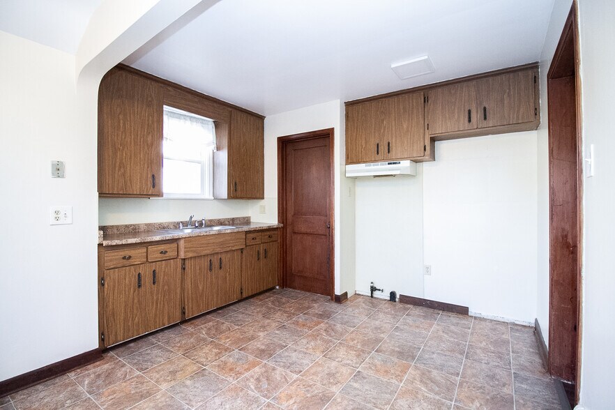 Building Photo - 423 W Capistrano Ave
