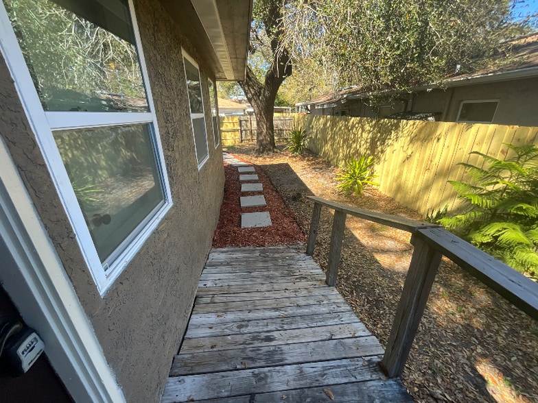 Building Photo - 32 8th Ave SE