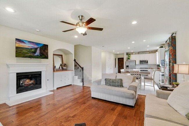 Building Photo - 5601 Fremont Dr