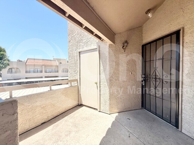 Building Photo - 11666 N 28th Dr