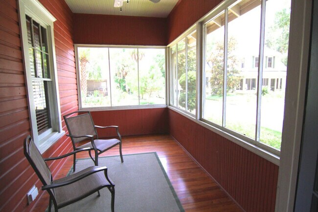 Building Photo - 305 NE 4 St