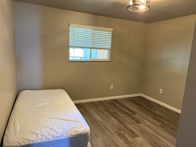 Building Photo - Country Home, 4 bed/2bath short term rental