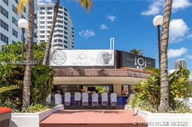 Building Photo - 905 Brickell Bay Dr