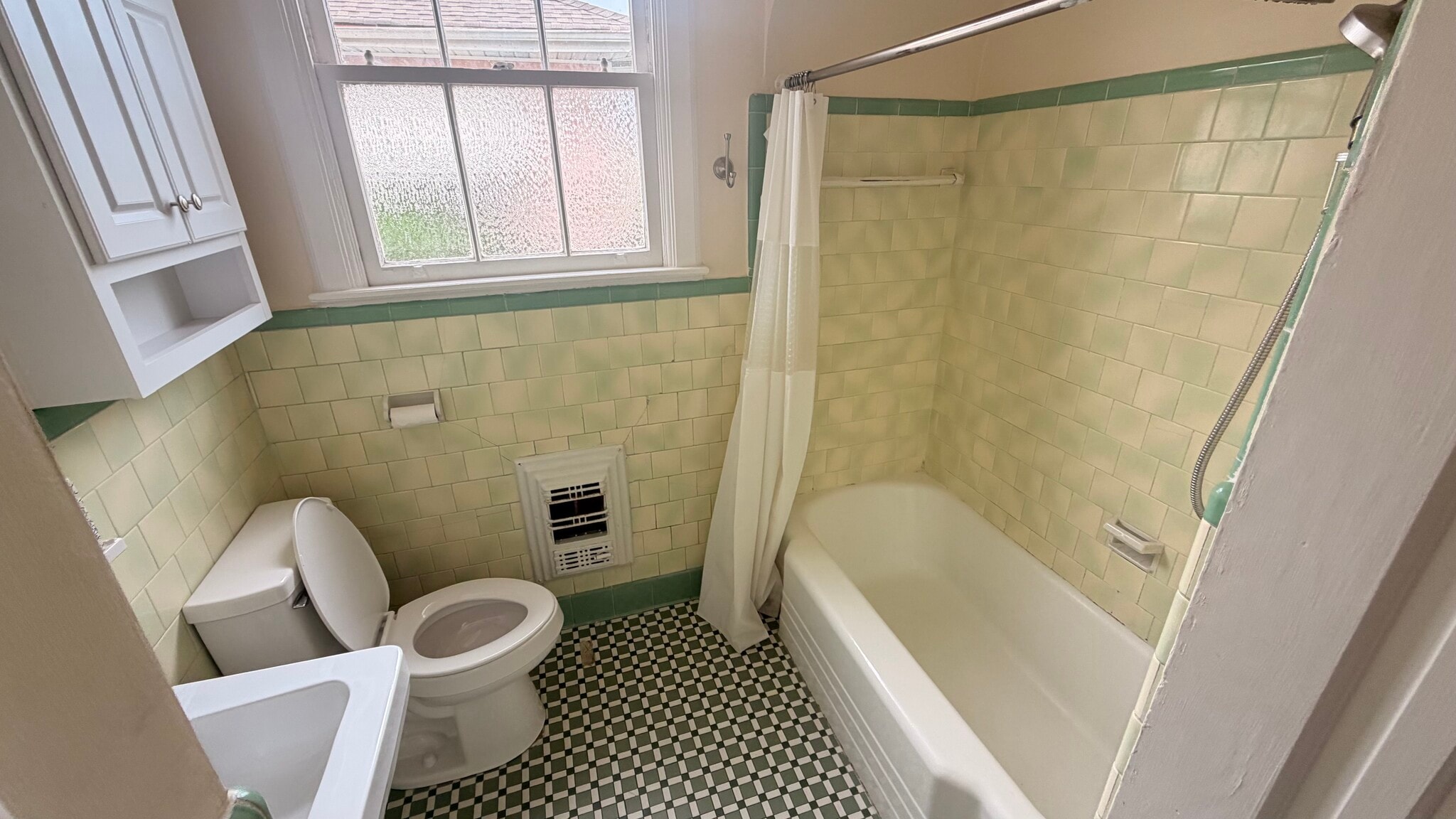 bathroom - 417 Coolidge St