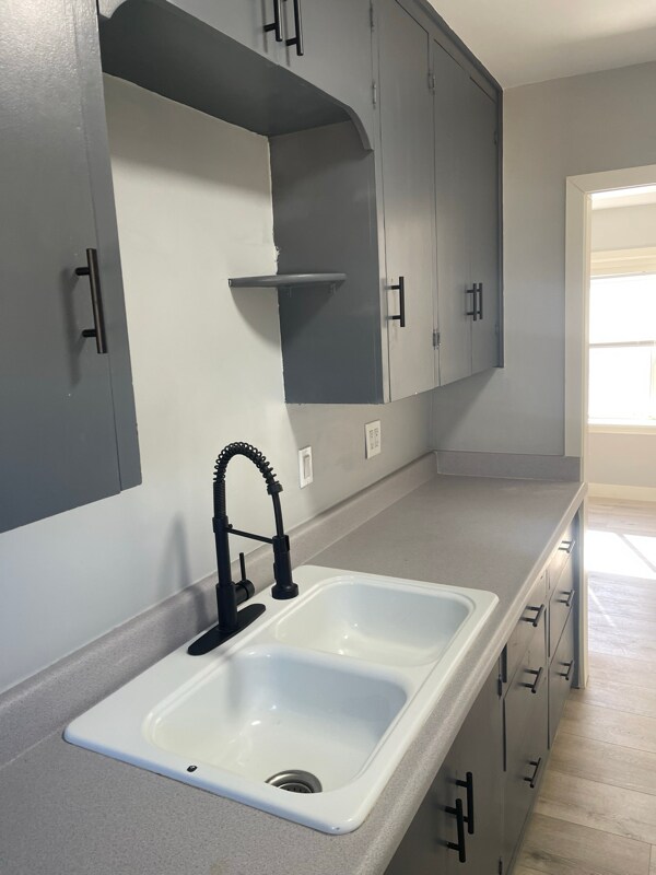 Building Photo - 214 Spruce St