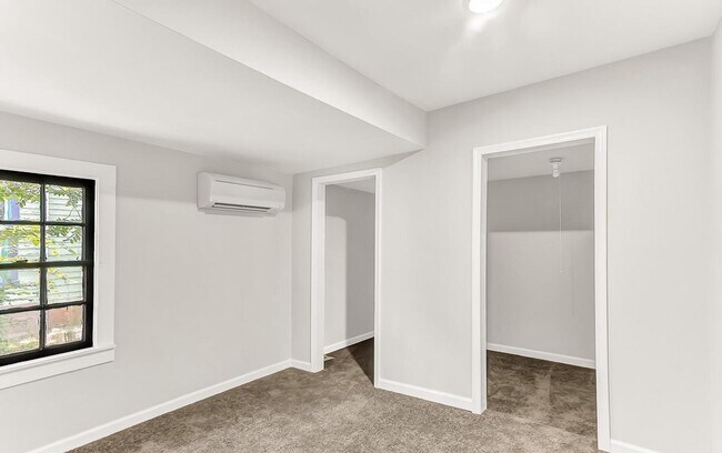 Building Photo - 211 Walnut St