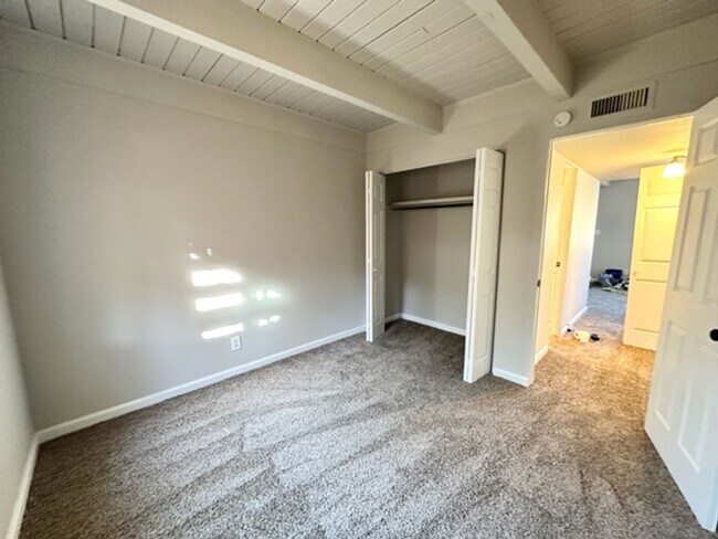 Building Photo - 425 E Fountain Pl