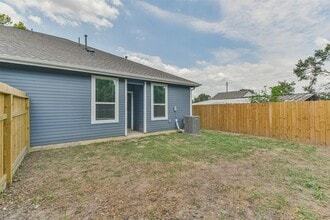 Building Photo - 7524 E Maxroy St