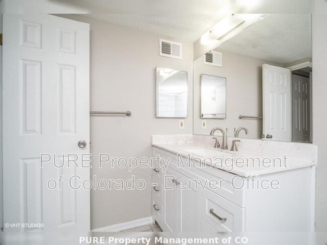 Building Photo - 3275 S Ammons St