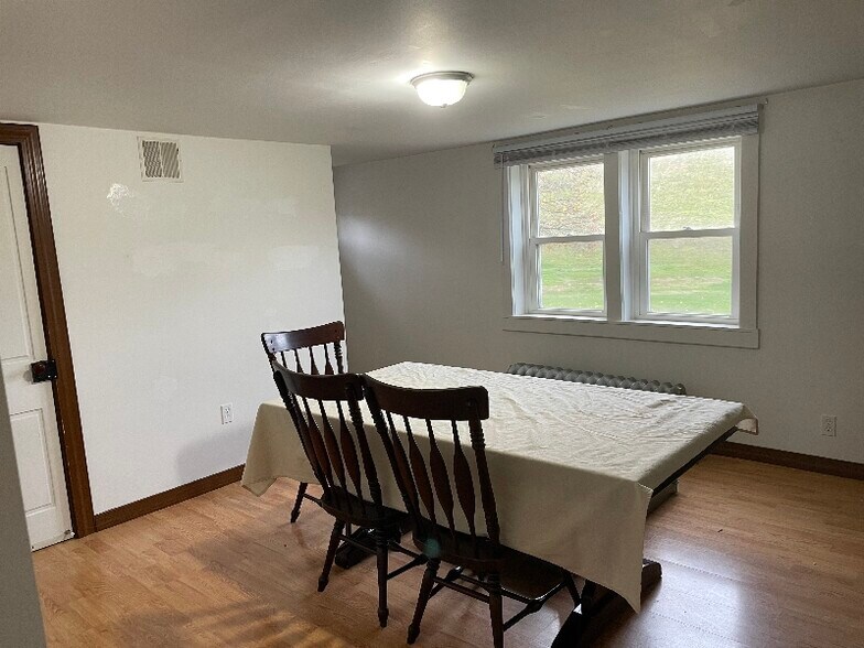 Building Photo - 913 Grange Rd