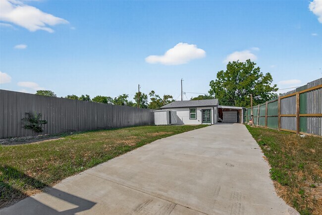 Building Photo - 889 Chas Ln