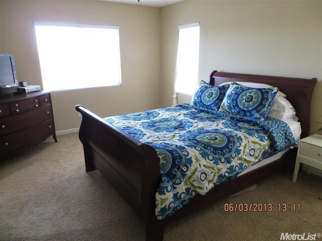 Building Photo - Great Lincoln Crossing Location, walk to Starbucks and More!