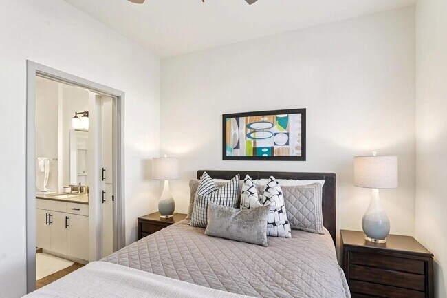 Building Photo - 1161 E O'Neil Dr