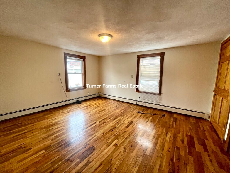 Building Photo - 585A Somerville Ave