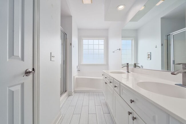 Building Photo - Luxury Living in Mt. Pleasant’s Ellington ...