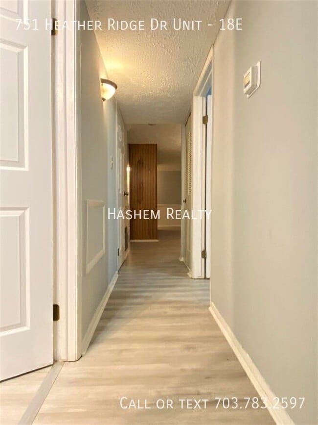 Building Photo - 751 Heather Ridge Dr