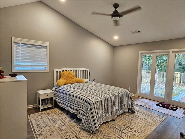 Building Photo - 1052 Indian Hills Pkwy NE