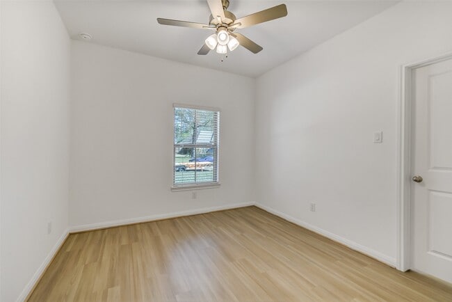 Building Photo - 11927 Pondwood Dr