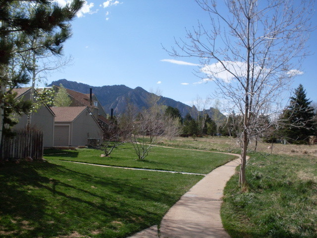 Building Photo - 2BD/1.5BA Boulder Condo *No Undergrads*