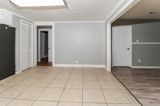 Building Photo - 1318 E Woodruff Ave