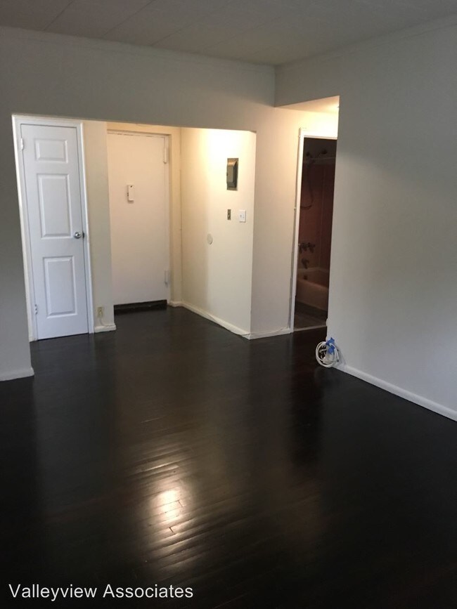 Building Photo - 15 W Funston Ave