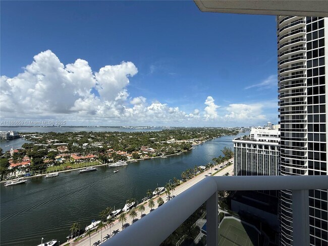 Building Photo - 4775 Collins Ave