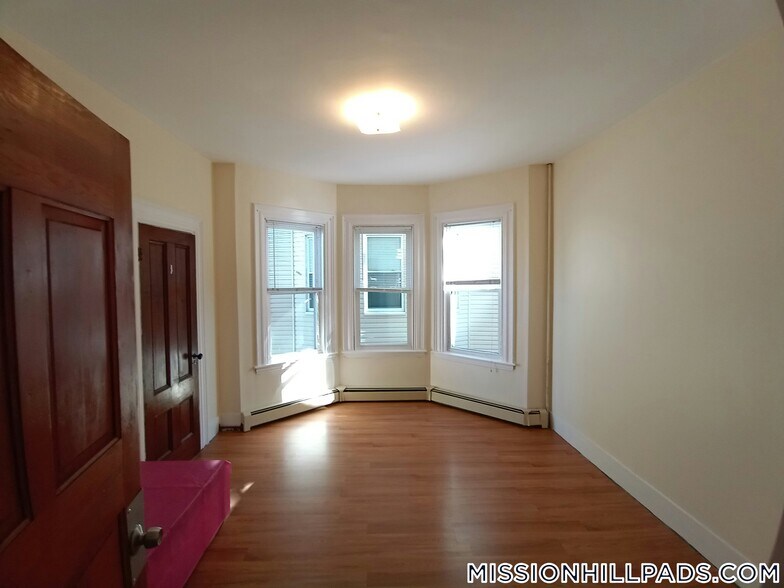 Building Photo - 103 Calumet St