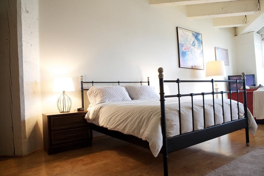 Building Photo - 1420 NW Lovejoy St