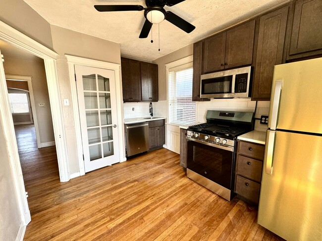 Building Photo - 4930 Tholozan Ave