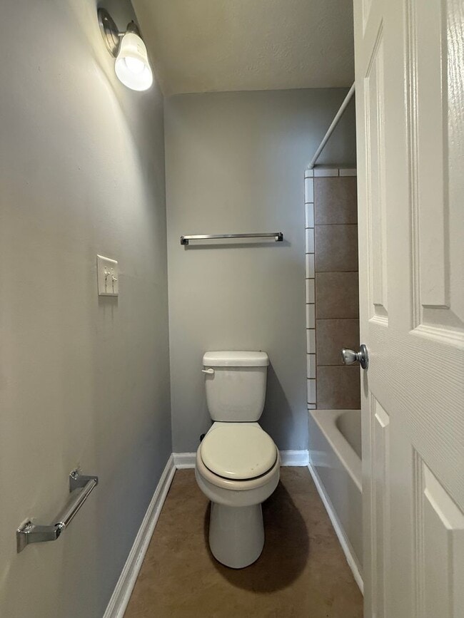 Building Photo - Completely Renovated 2 Bedroom / 2 Bathroom Apartment!