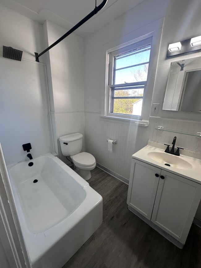 Building Photo - 223 E 27th St