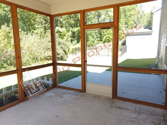 Building Photo - 288 Heathwood Dr