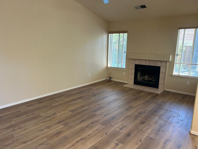 Building Photo - 580 Creekwood Ct