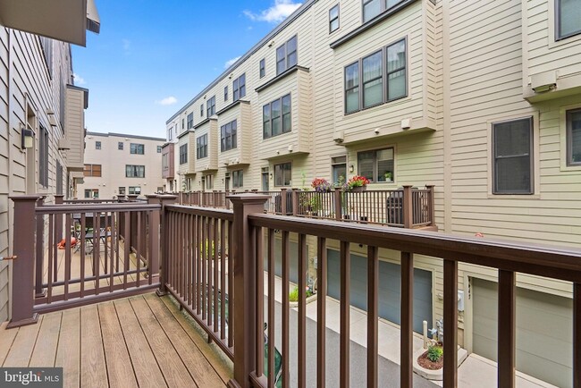 Building Photo - 10413 Fernwood Rd